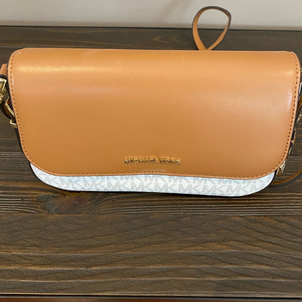 Never worn Michael Kors Crossbody bag. Brand new condition and never worn.